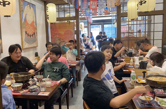 國慶長假餐飲消費增長強勁，美團(tuán)商戶成長計劃助商家到店交易增長256%